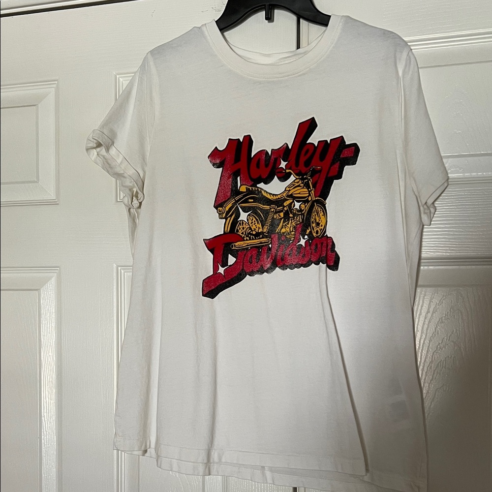 Harley-Davidson White Tee with Red and Gold Graphic